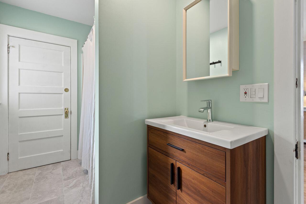 36-38 Pool Street Biddeford, ME 04005 - Photo 24 of 63 Bath 36