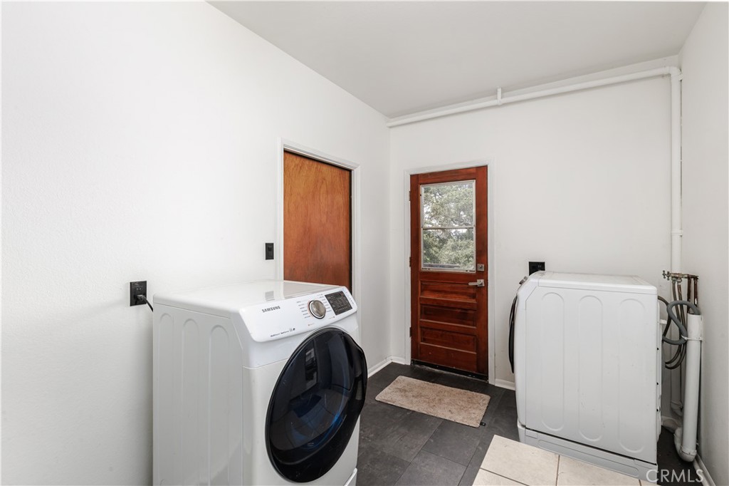 3175 Arena Avenue Atascadero, CA 93422 - Photo 25 of 40 a utility room with dryer and washer