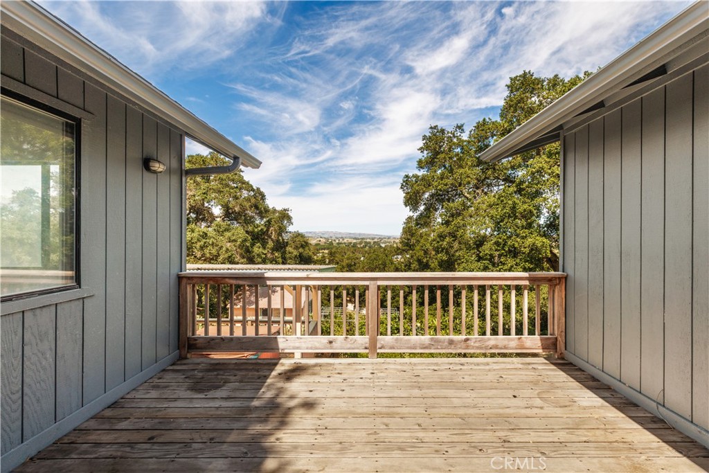 3175 Arena Avenue Atascadero, CA 93422 - Photo 28 of 40 a view of balcony with wooden floor