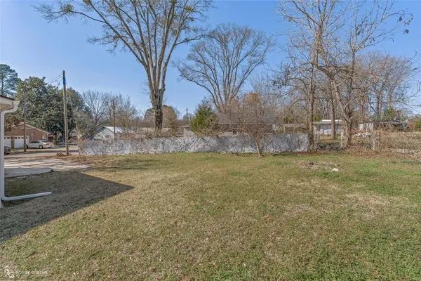a view of yard with tree