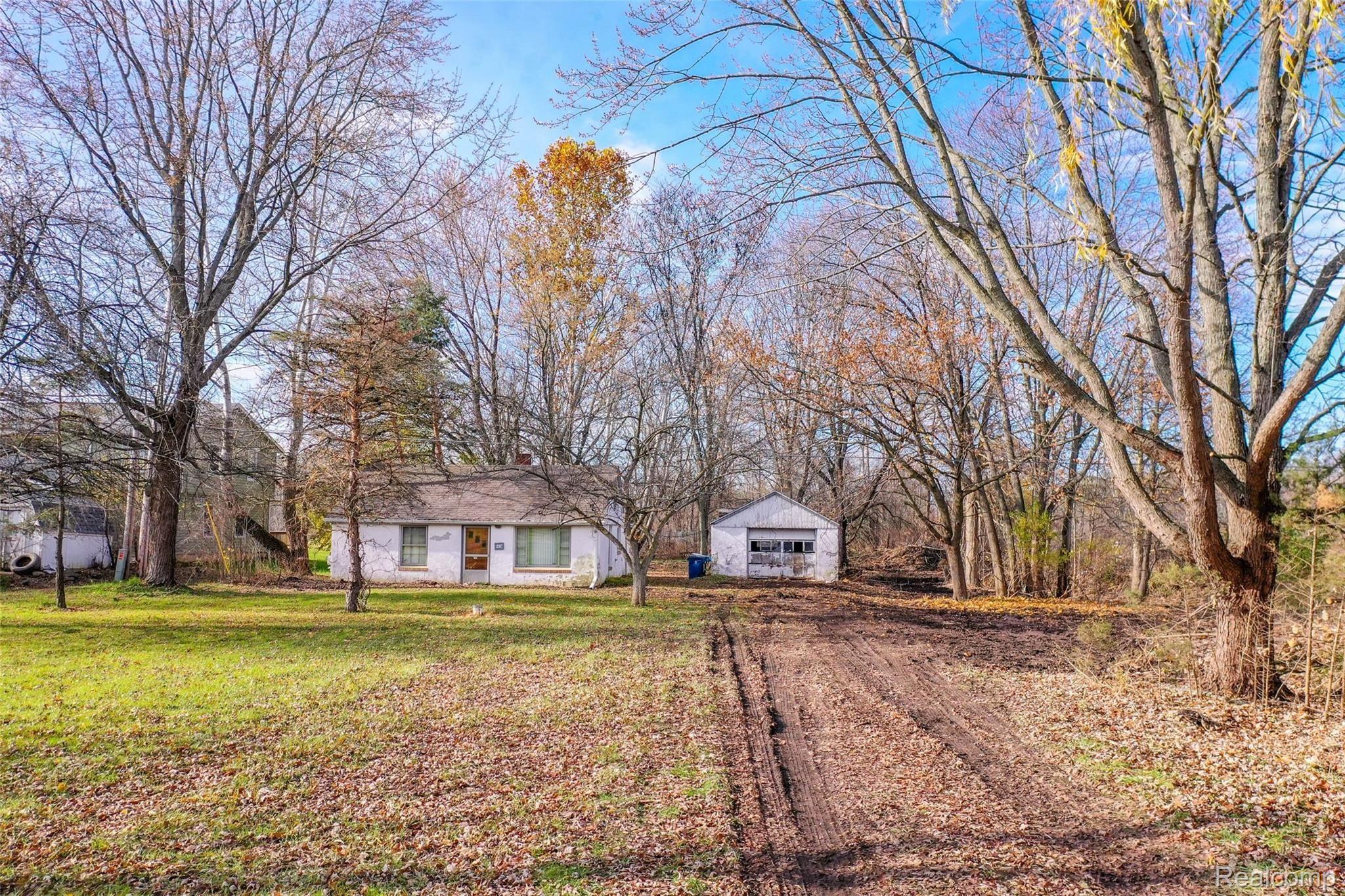 9478 Linden Road Swartz Creek, MI 48473 - Photo 4 of 29 9478-Linden-Rd-21 Outside.jpg