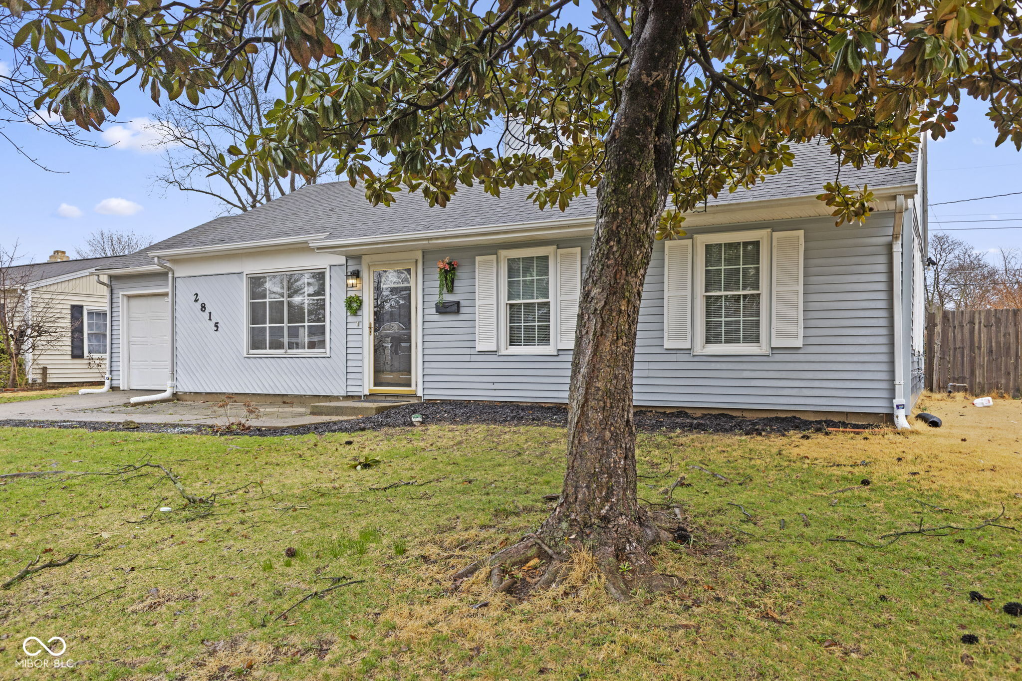 2815 Lucas Way Columbus, IN 47203 - Photo 2 of 31