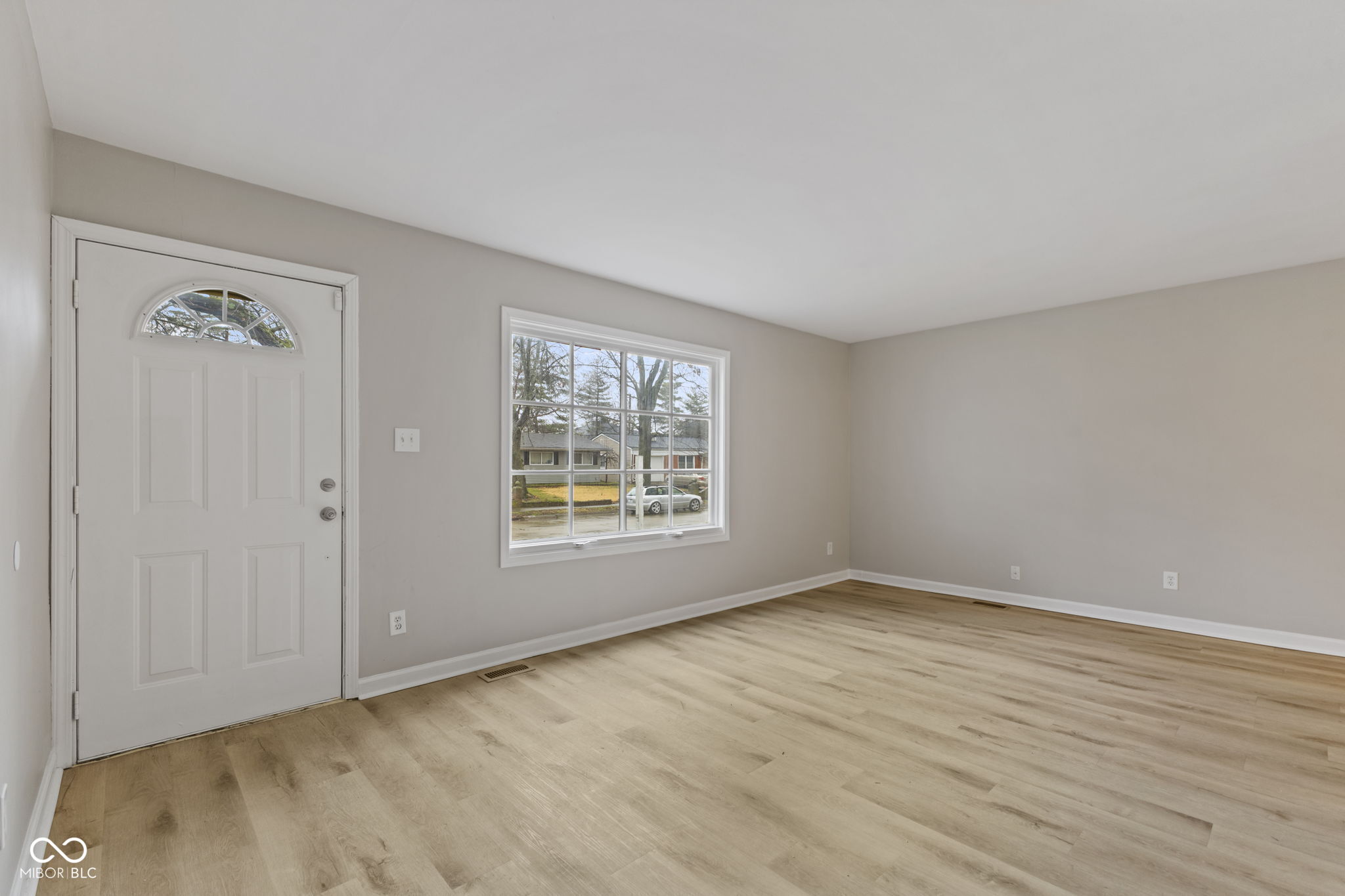 2815 Lucas Way Columbus, IN 47203 - Photo 5 of 31