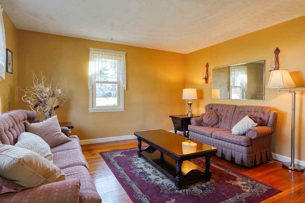 86 Meadow Road Northborough, MA 01532 - Photo 3 of 22 Gallery Image 3
