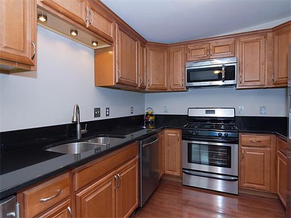 124 Hardy Pond Road Waltham, MA 02451 - Photo 9 of 25 Gallery Image 9