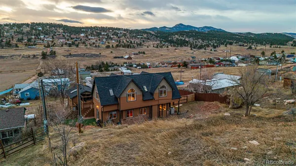a house view with a outdoor space