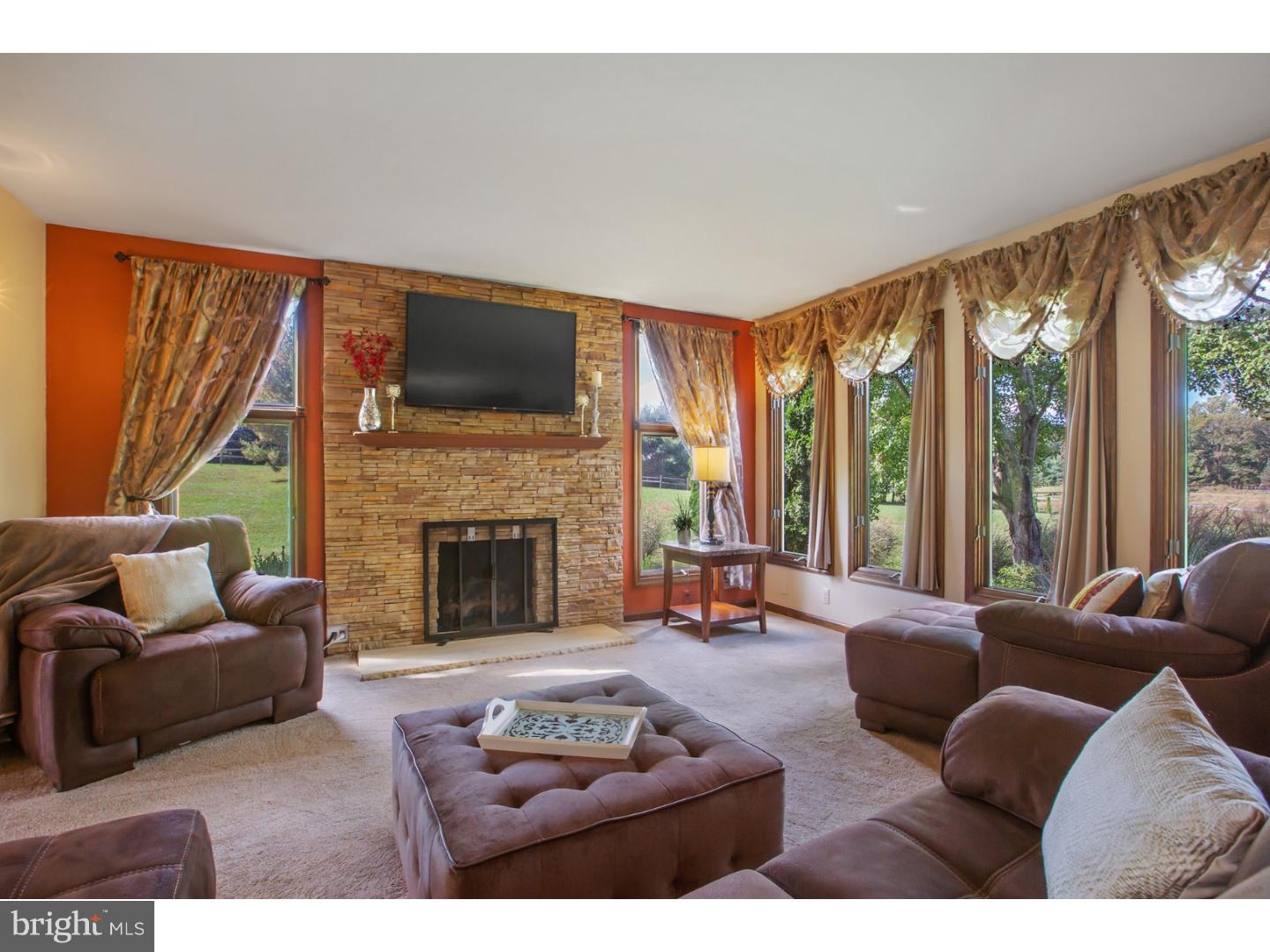 382 Breakneck Road Sewell, NJ 08080 - Photo 3 of 25