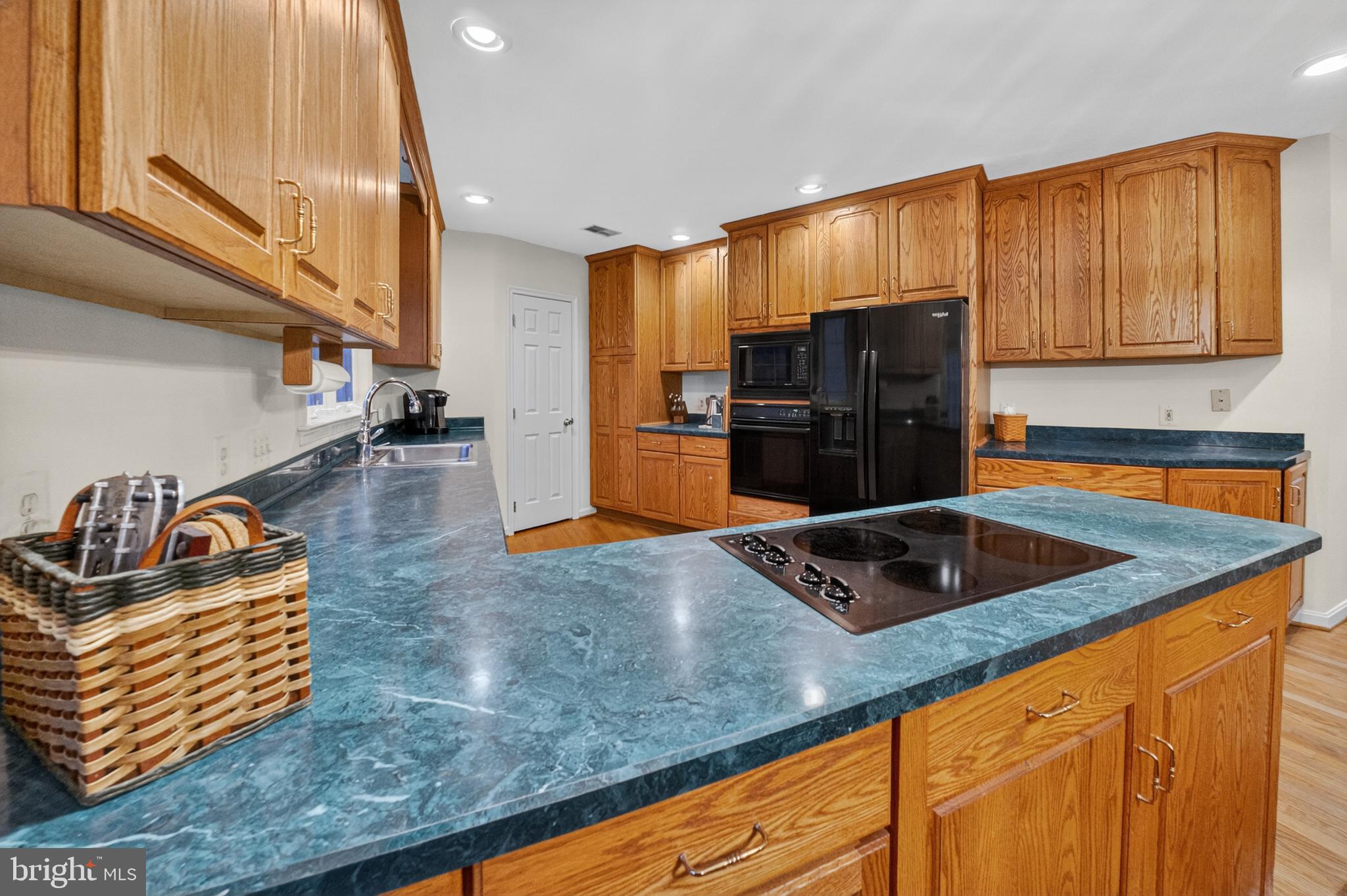 2701 Olney Sandy Spring Road Olney, MD 20832 - Photo 13 of 48 Breakfast bar in kitchen