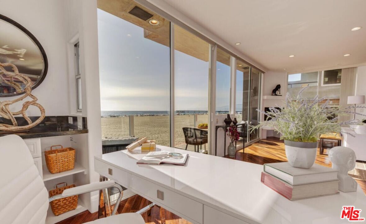 3711 Ocean Front Walk, Unit 2 Marina del Rey, CA 90292 - Photo 30 of 34 Gallery Image 30