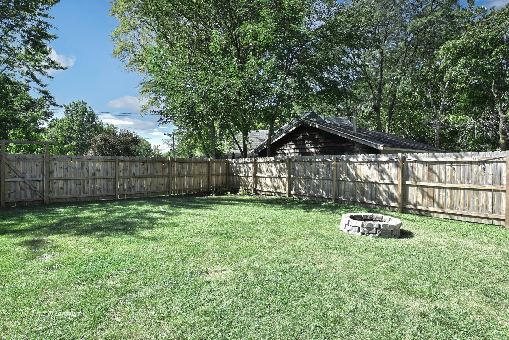3101 Thrush Lane Rolling Meadows, IL 60008 - Photo 13 of 16 a backyard of a house with table and chairs