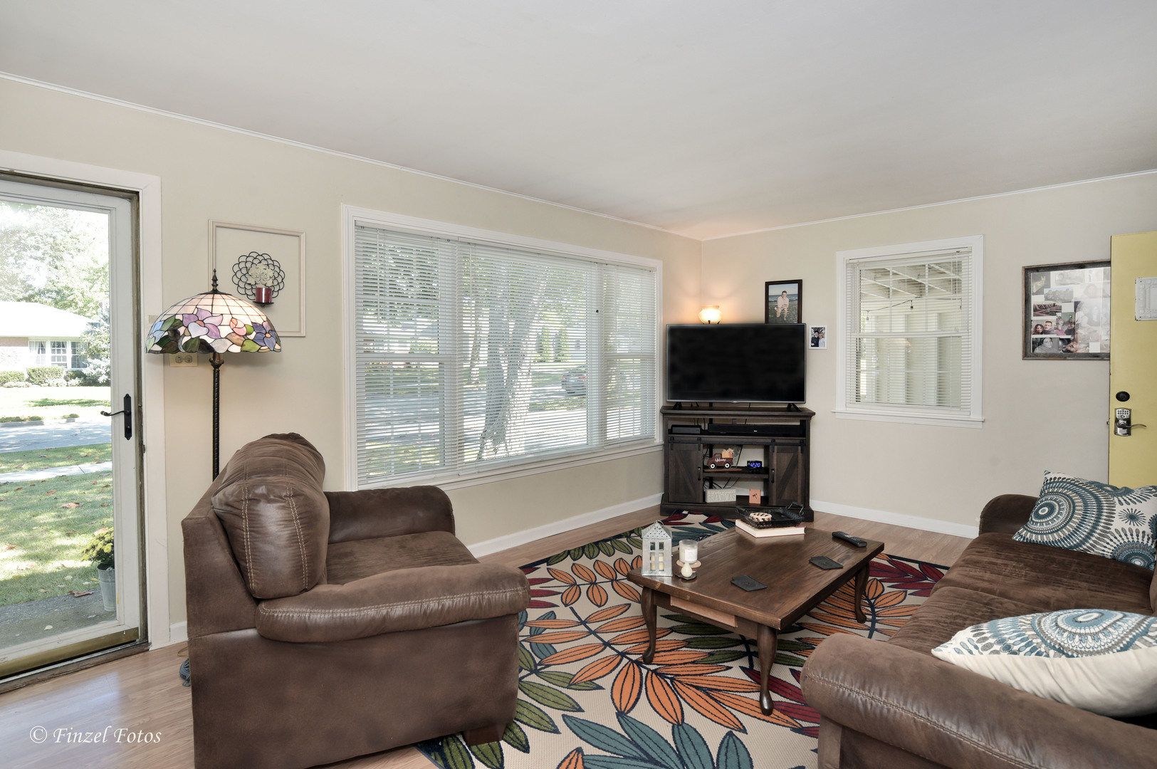3101 Thrush Lane Rolling Meadows, IL 60008 - Photo 7 of 16 a living room with furniture and a flat screen tv
