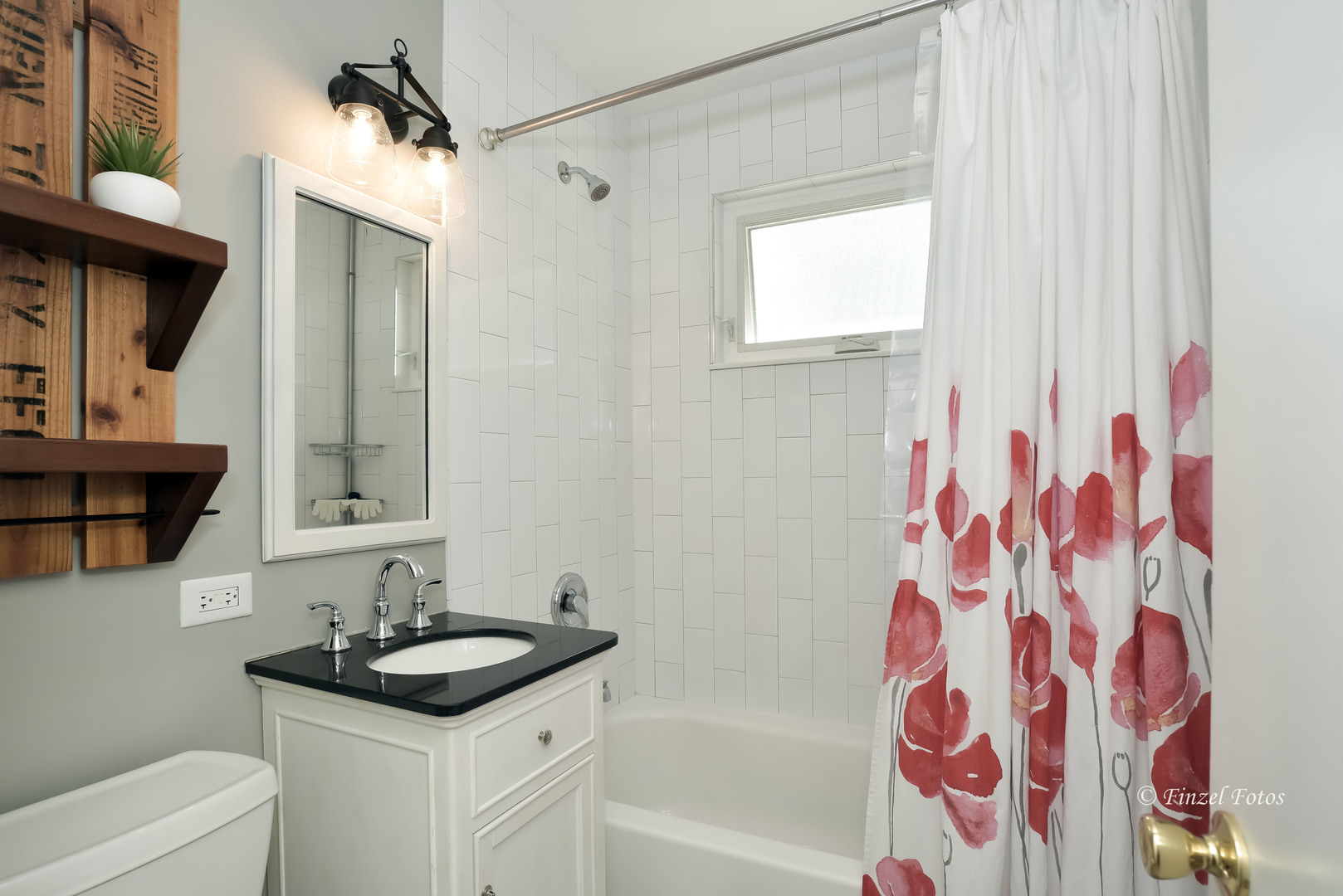 3101 Thrush Lane Rolling Meadows, IL 60008 - Photo 10 of 16 a bathroom with a sink toilet and shower