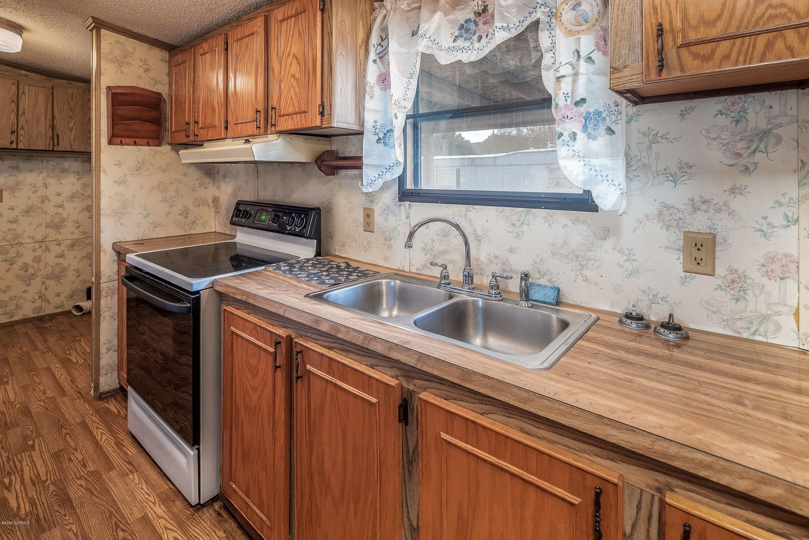 302 Laurie Ellis Road Winterville, NC 28590 - Photo 3 of 15 XIkuvNZw