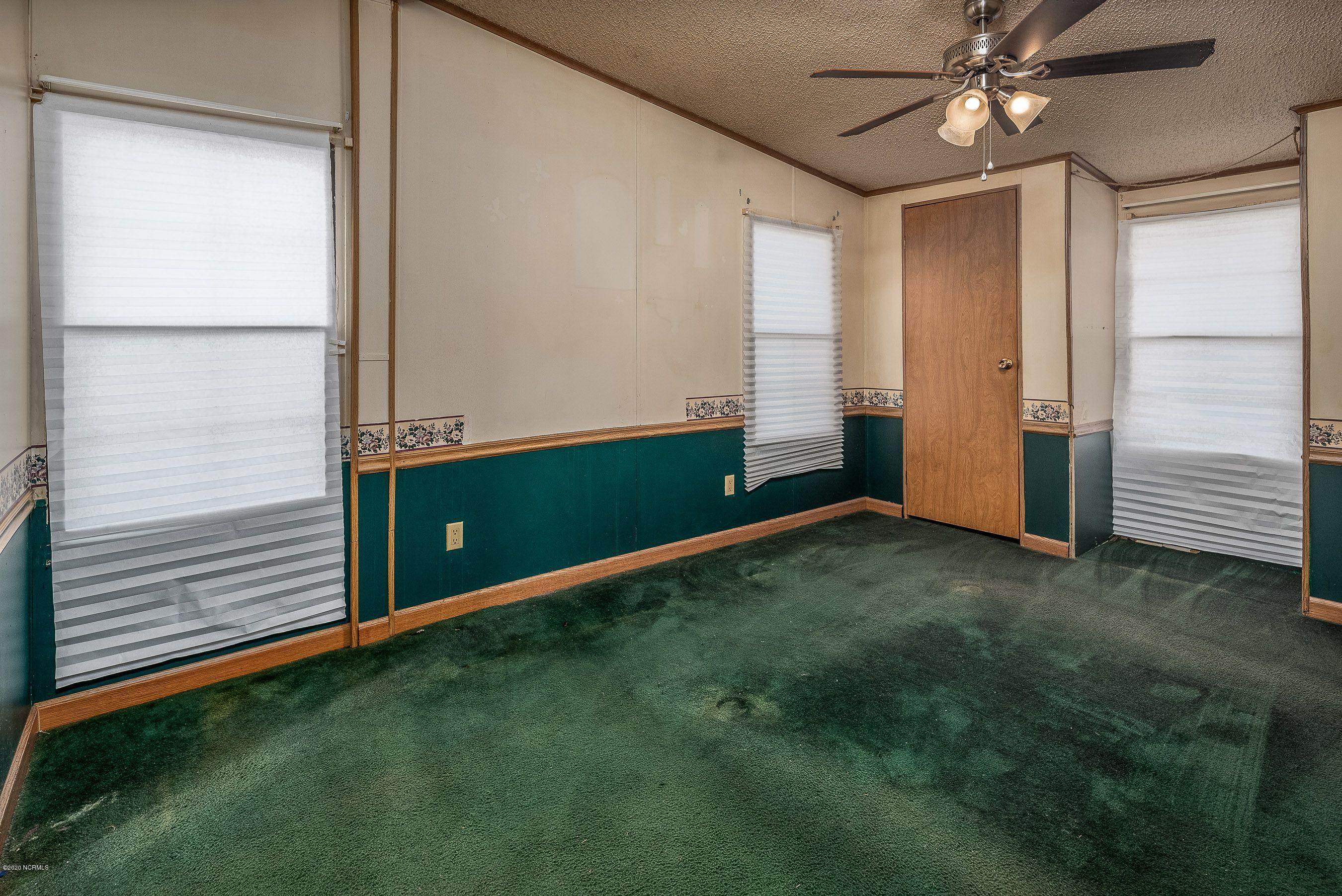 302 Laurie Ellis Road Winterville, NC 28590 - Photo 8 of 15 RKyv3r-A