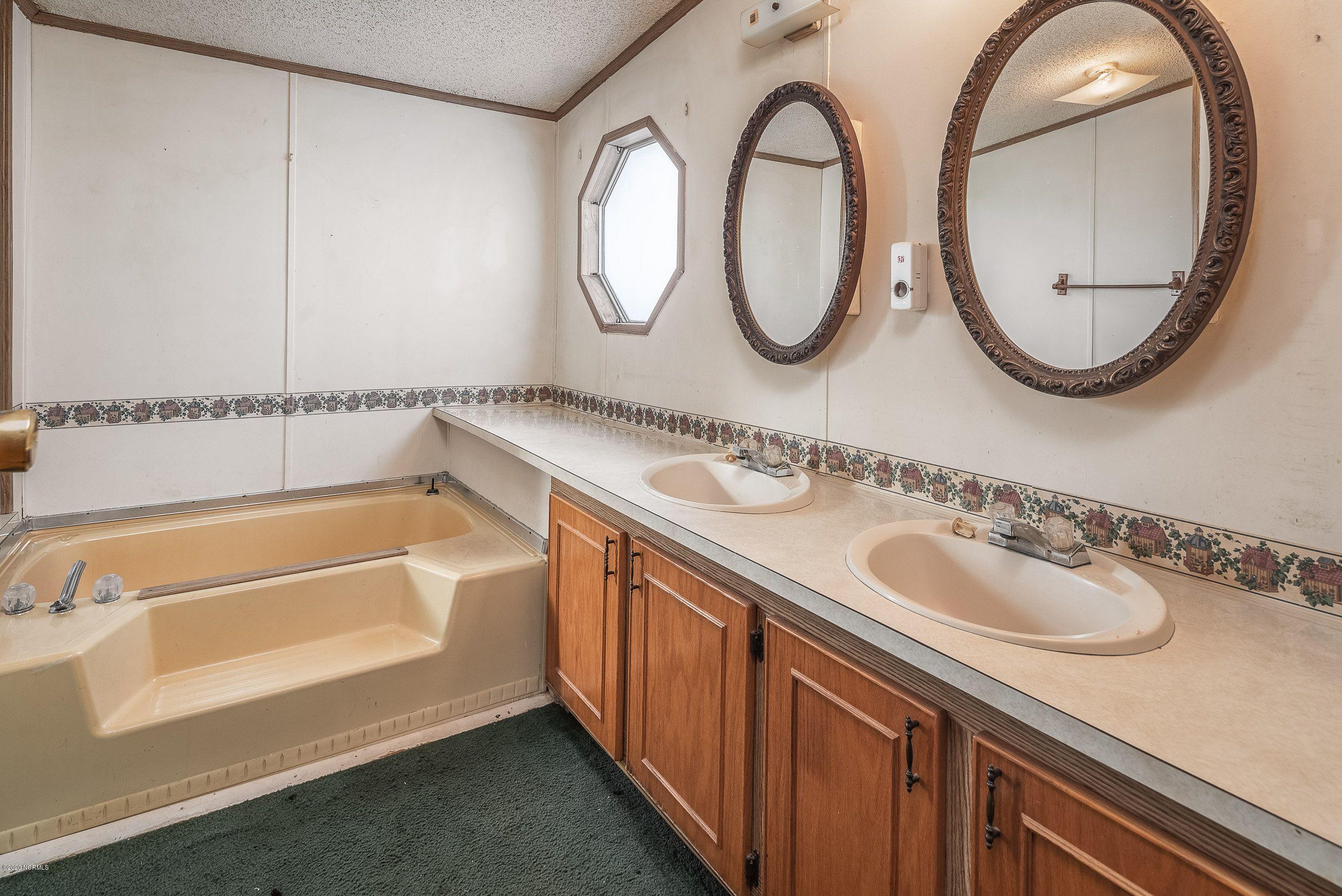 302 Laurie Ellis Road Winterville, NC 28590 - Photo 9 of 15 hGGifEVQ