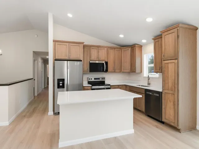 $415,900 | 2146 River Bend Trail, Mayer, MN 55360