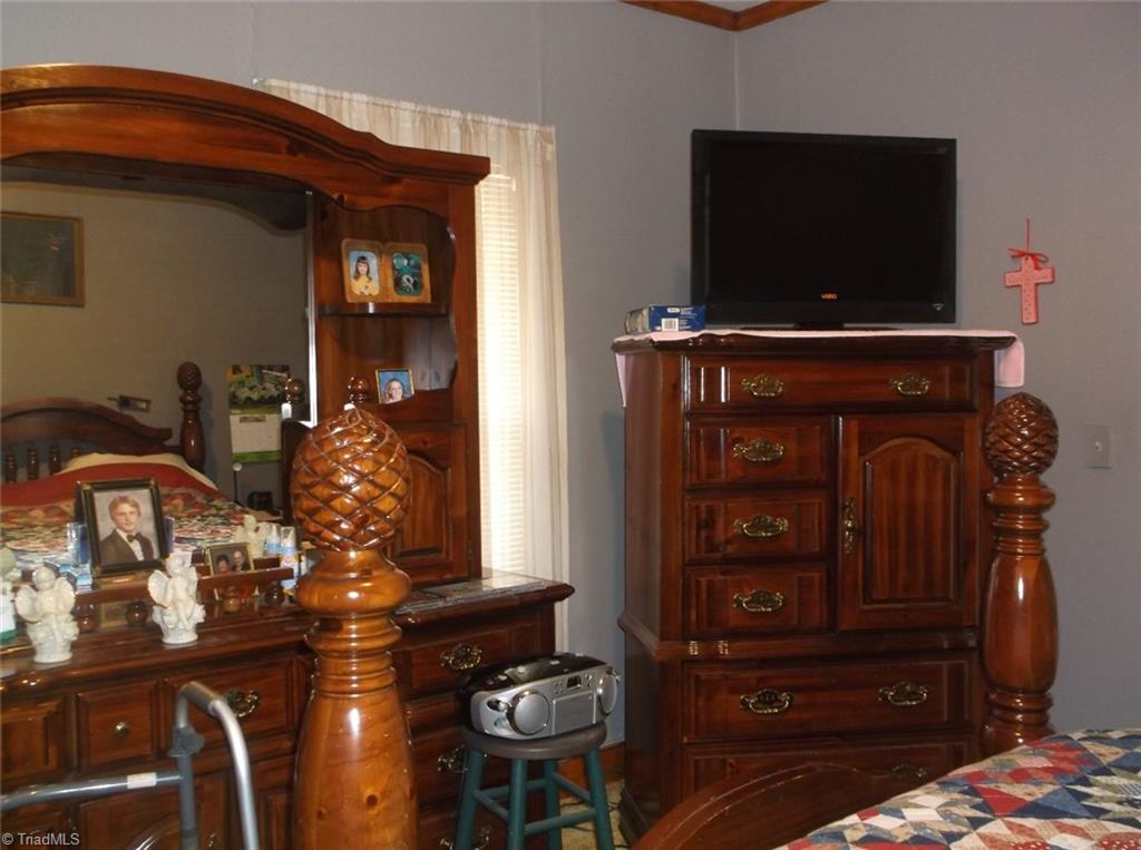 127 South Fieldcrest Road Eden, NC 27288 - Photo 15 of 39 Gallery Image 15