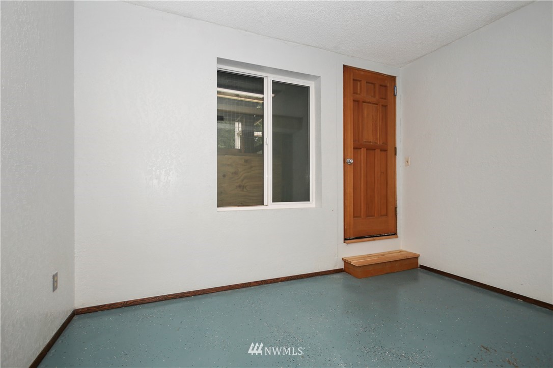 2521 173rd Place Southeast Bothell, WA 98012 - Photo 15 of 21 an empty room with window