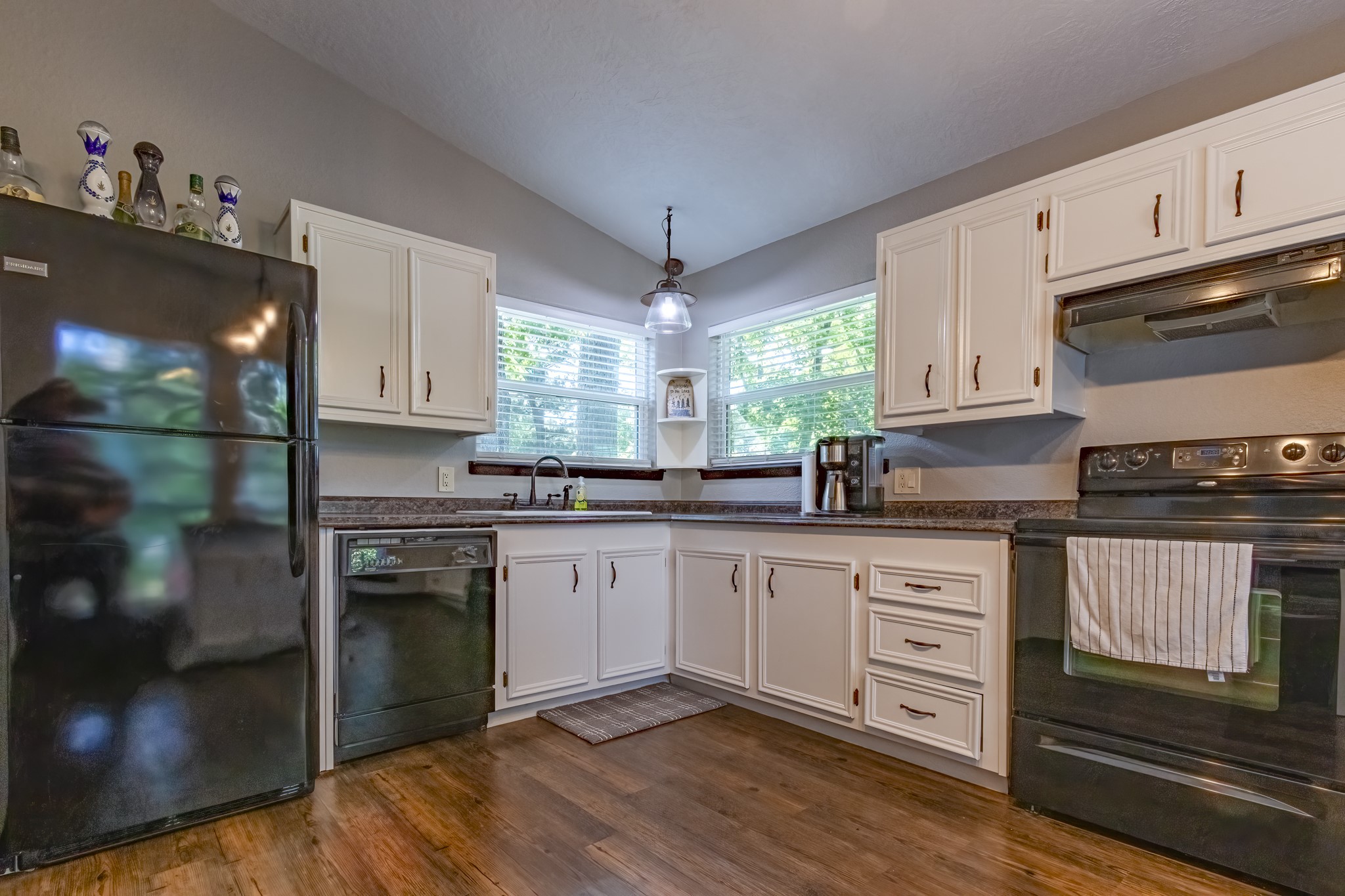 470 South Lakeview Drive Point Blank, TX 77364 - Photo 12 of 33 Kitchen