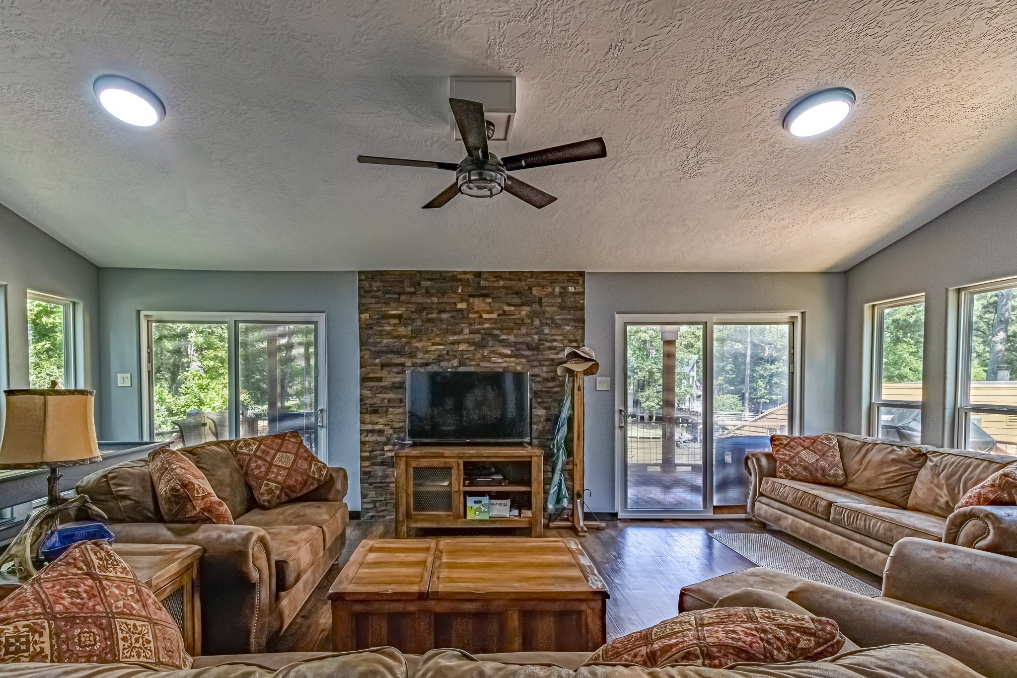 470 South Lakeview Drive Point Blank, TX 77364 - Photo 8 of 33 Living Room