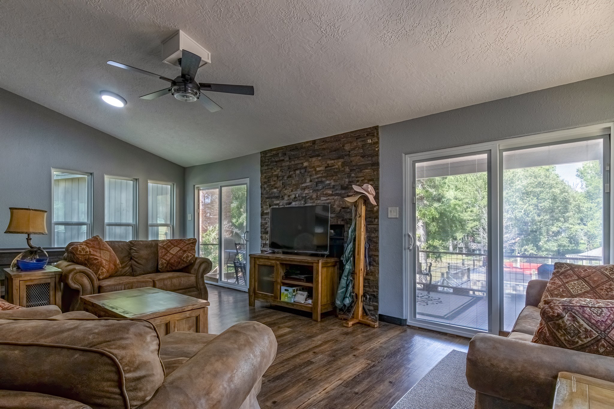 470 South Lakeview Drive Point Blank, TX 77364 - Photo 9 of 33 Living Room