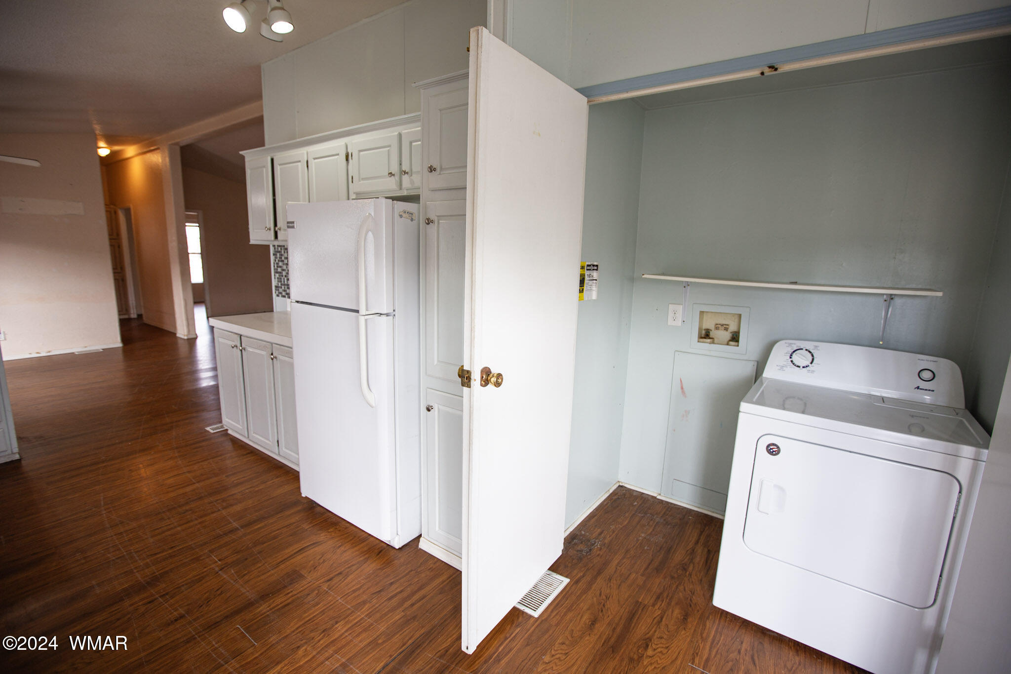 Kitchen/ Laundry Closet