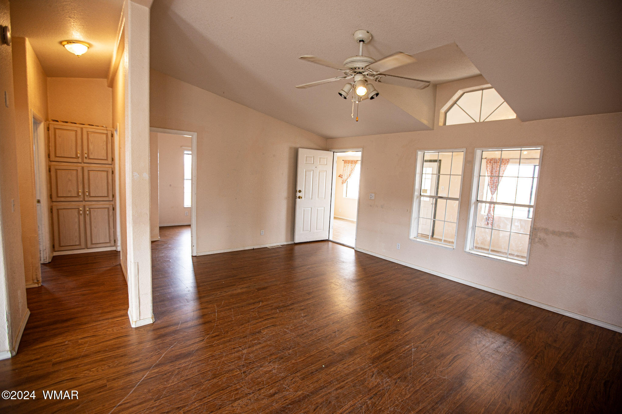 748 West School Bus Road Eagar, AZ 85925 - Photo 9 of 26 Living Room