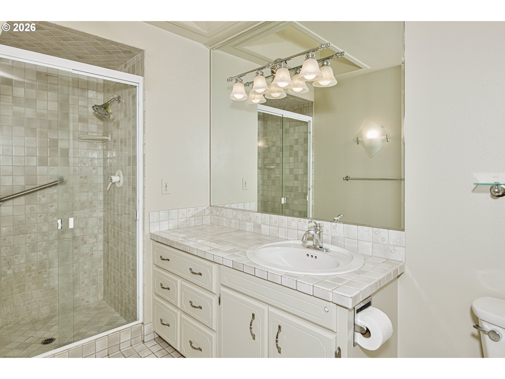 9 Britten Court Lake Oswego, OR 97035 - Photo 14 of 31 Bathroom, Attached