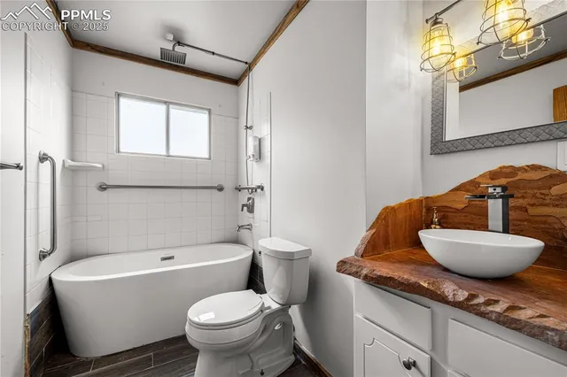 $380,000 | 11 Mac Naughton Road, Pueblo, CO 81001