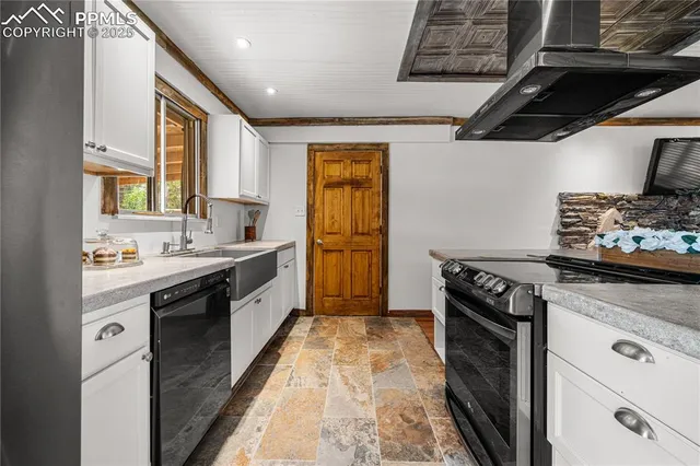 $380,000 | 11 Mac Naughton Road, Pueblo, CO 81001