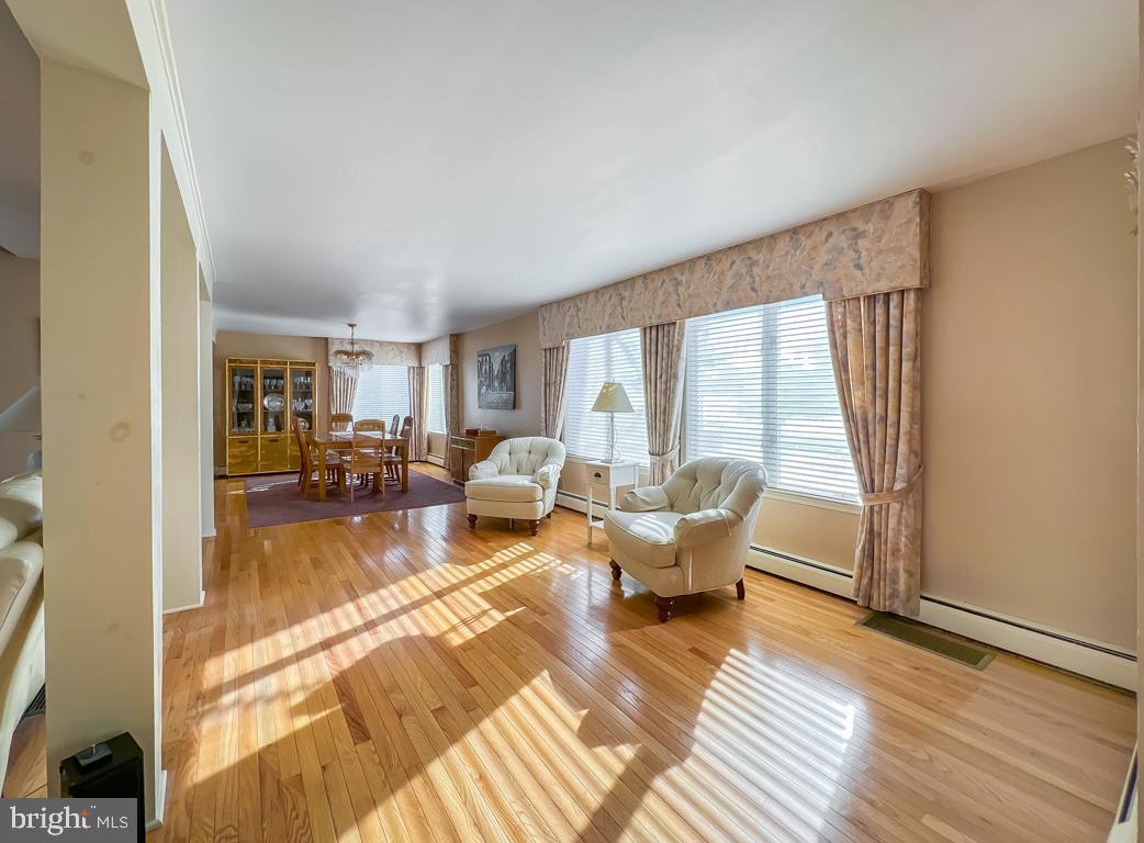 1301 Rowland Road Langhorne, PA 19047 - Photo 5 of 23 sitting area