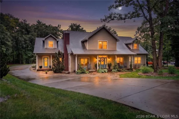 $839,000 | 40 Eastwood Court, Sunrise Beach, MO 65079