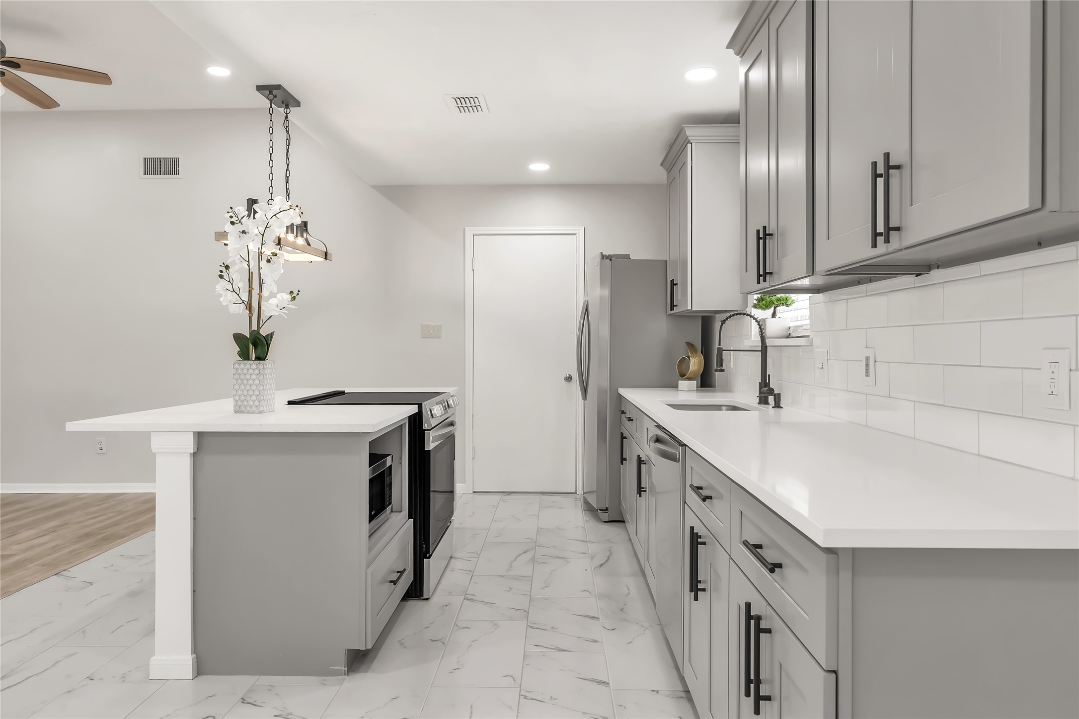 2013 Cobblestone Lane Bryan, TX 77807 - Photo 7 of 29