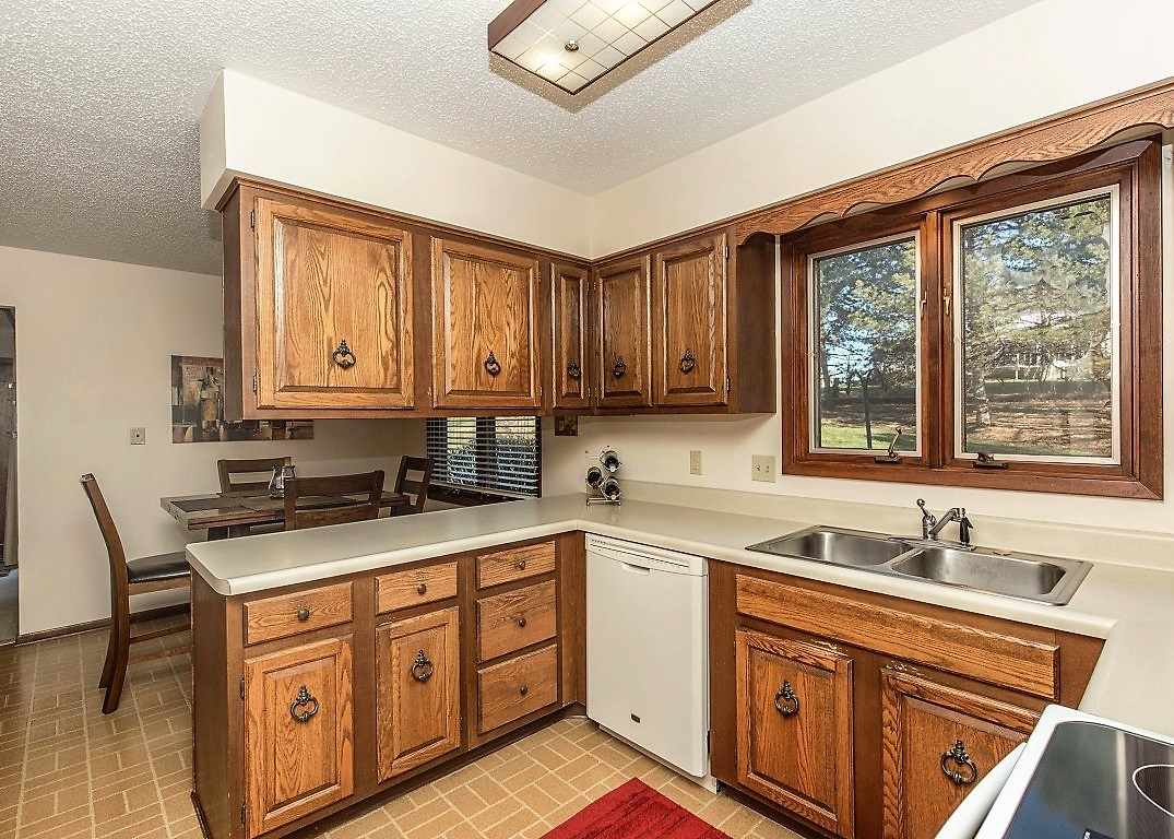 5200 White Post Road Bettendorf, IA 52722 - Photo 12 of 24