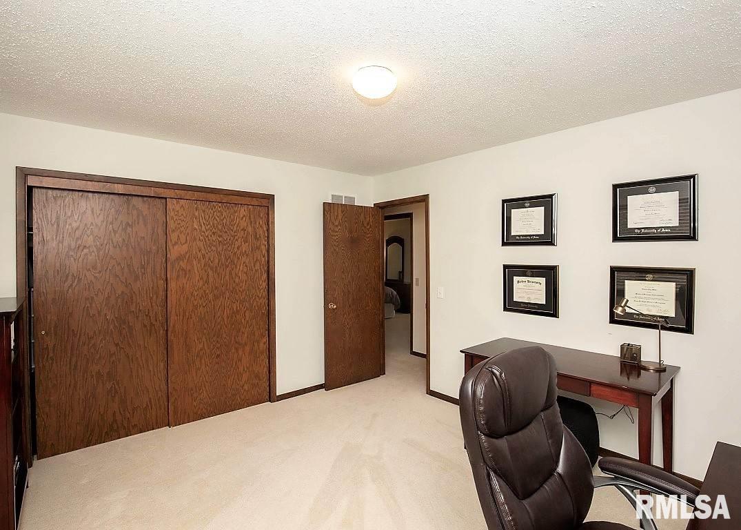 5200 White Post Road Bettendorf, IA 52722 - Photo 16 of 24