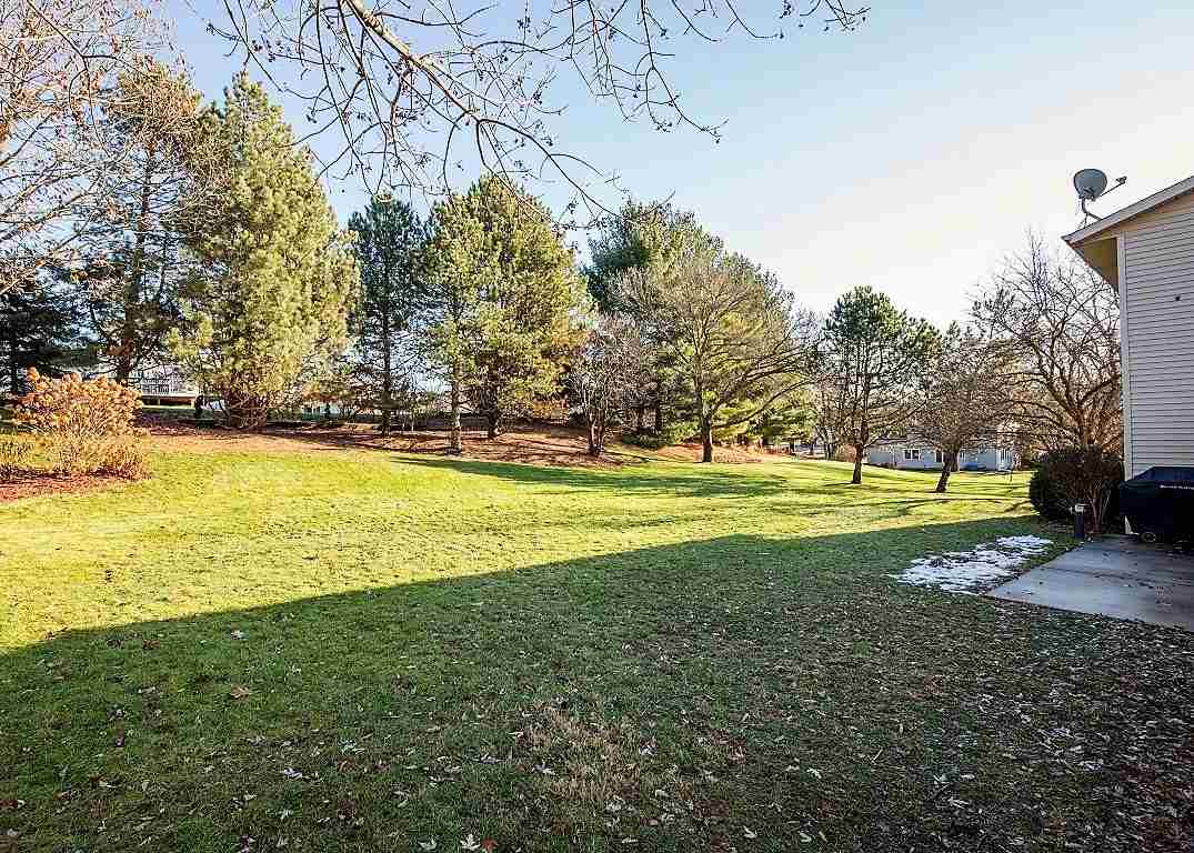 5200 White Post Road Bettendorf, IA 52722 - Photo 5 of 24