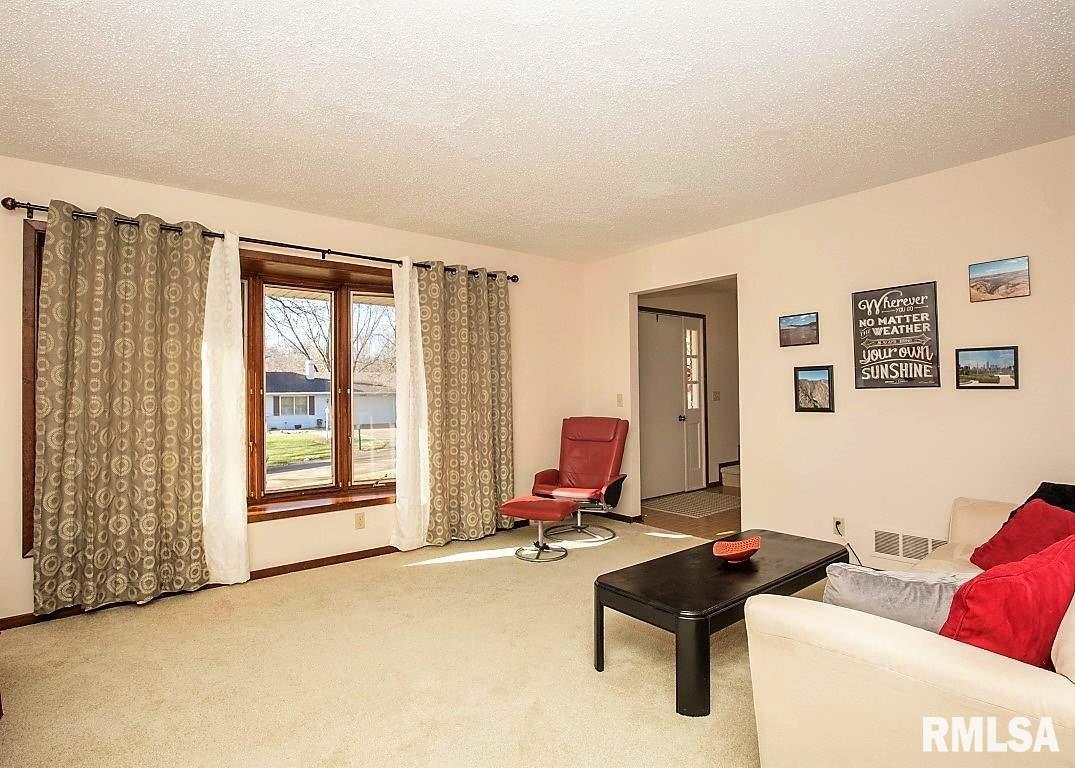 5200 White Post Road Bettendorf, IA 52722 - Photo 8 of 24
