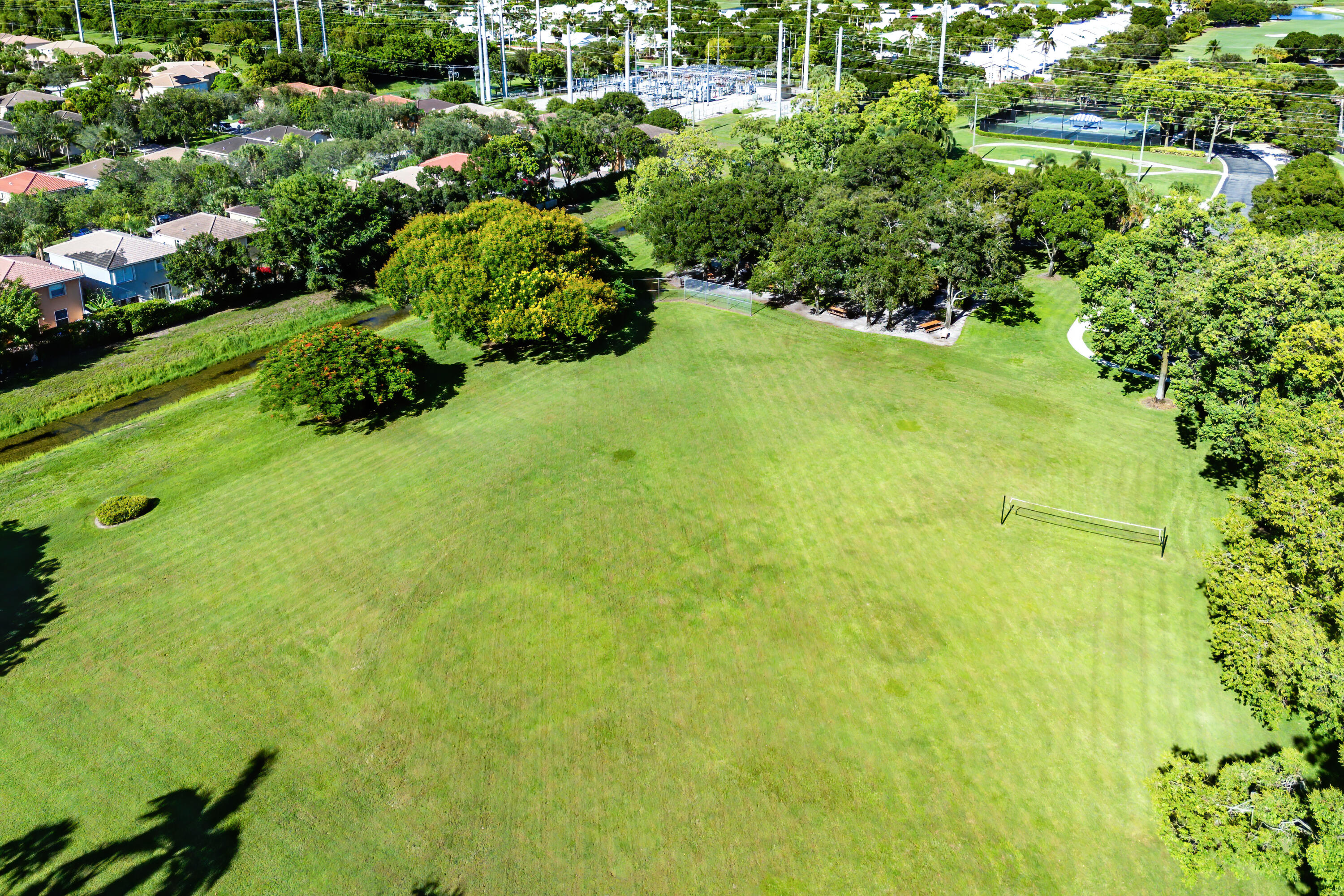 1951 Brandywine Road East, Unit 77105 West Palm Beach, FL 33409 - Photo 30 of 35 a view of a garden