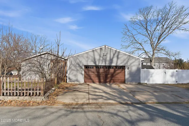 $535,000 | 1000 Bismarck Street, Toms River, NJ 08757