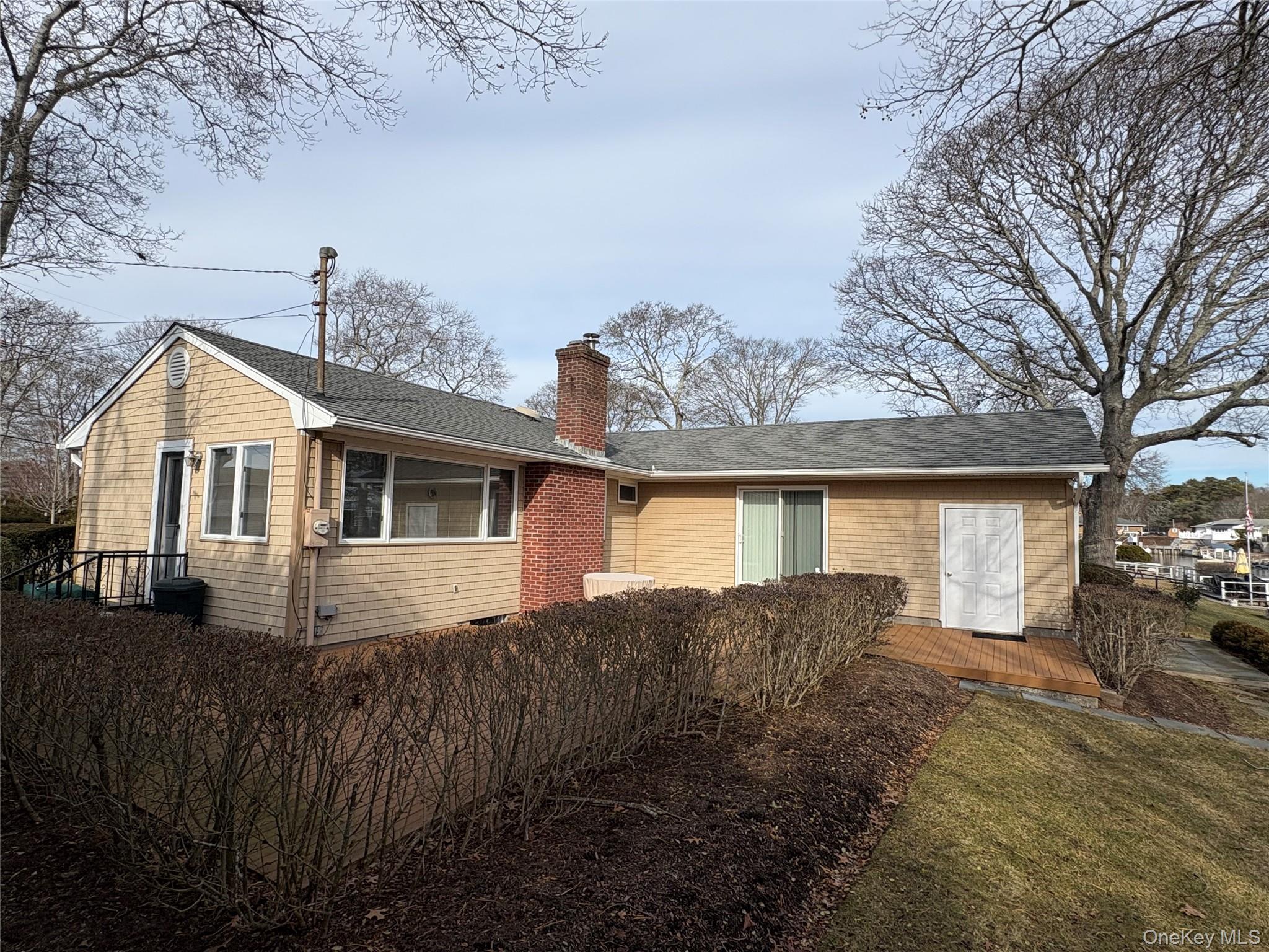 17 Whiting Road East Quogue, NY 11942 - Photo 6 of 24