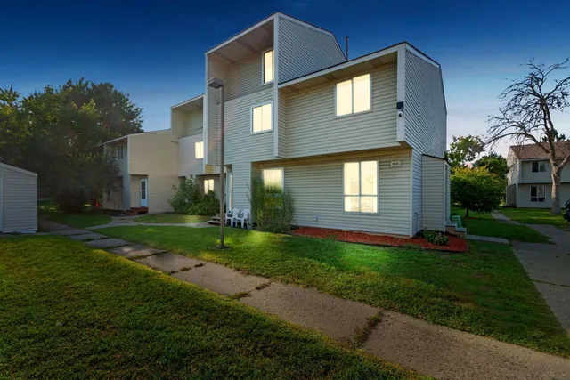 $139,000 | 5648 Brookdale Drive North, Brooklyn Park, MN 55443