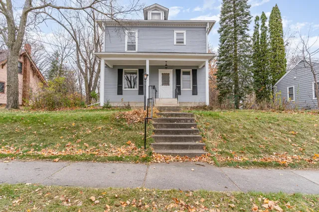 $328,000 | 810 Washington Street, Northfield, MN 55057