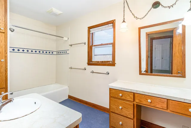 $328,000 | 810 Washington Street, Northfield, MN 55057