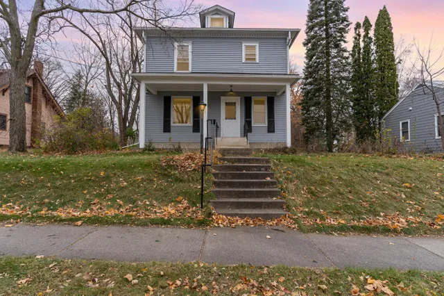 $328,000 | 810 Washington Street, Northfield, MN 55057