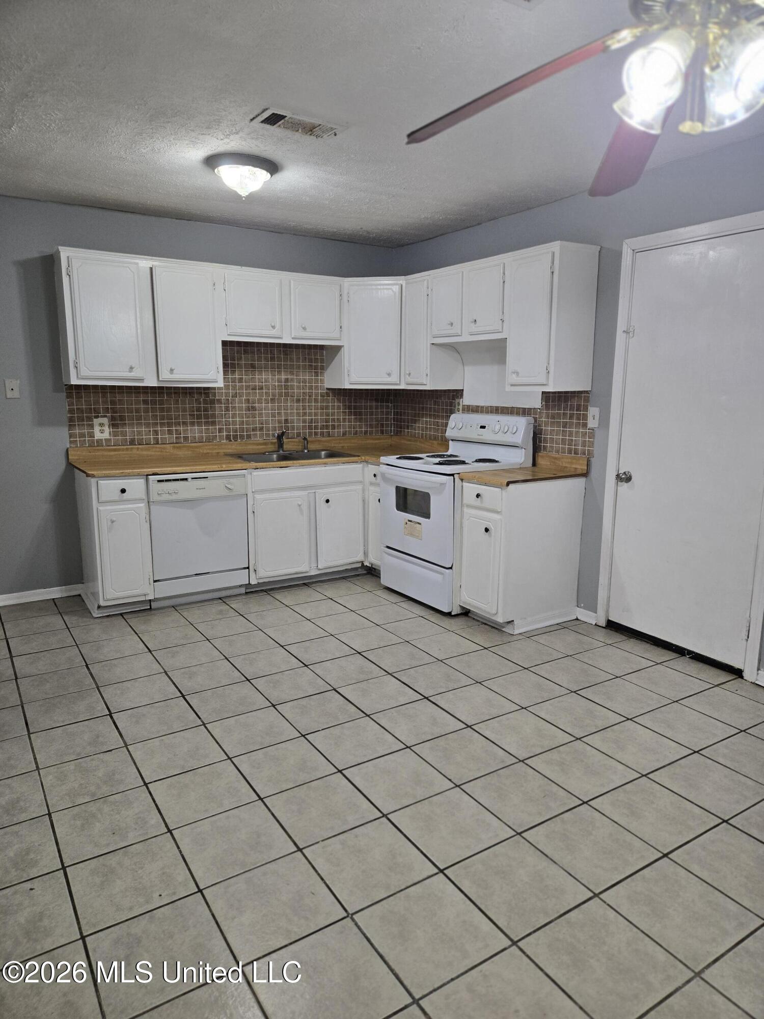 1056 Lake Dockery Road Byram, MS 39272 - Photo 5 of 21 20260220_161529