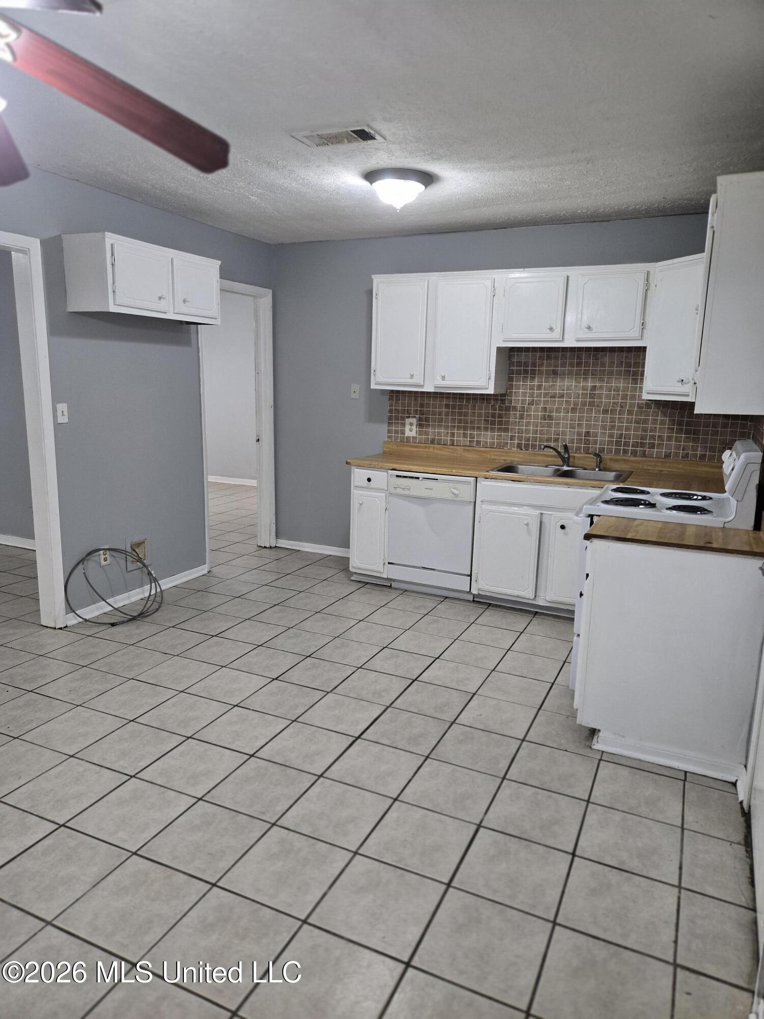 1056 Lake Dockery Road Byram, MS 39272 - Photo 7 of 21 20260220_162100