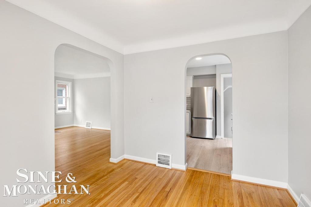 1817 Roslyn Road Grosse Pointe, MI 48236 - Photo 9 of 29 50163346-8CE5A9C0-4E34-4412-9514-DFD080E4D29D.JPG
