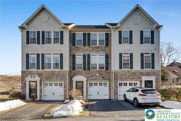 $349,900 | 1632 Oakridge Lane, Hellertown, PA 18055