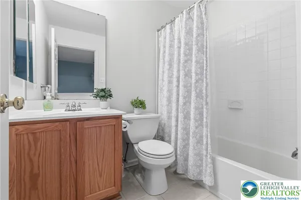 $349,900 | 1632 Oakridge Lane, Hellertown, PA 18055