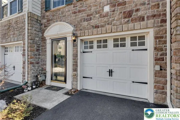 $349,900 | 1632 Oakridge Lane, Hellertown, PA 18055